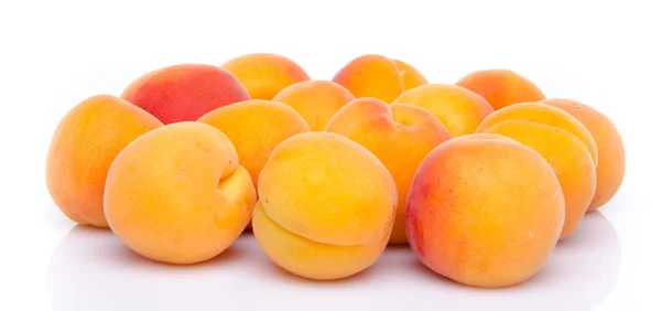 Fresh tasty apricots — Stock Photo, Image
