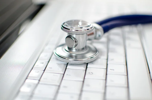 Stethoscope on a laptop keyboard — Stock Photo, Image