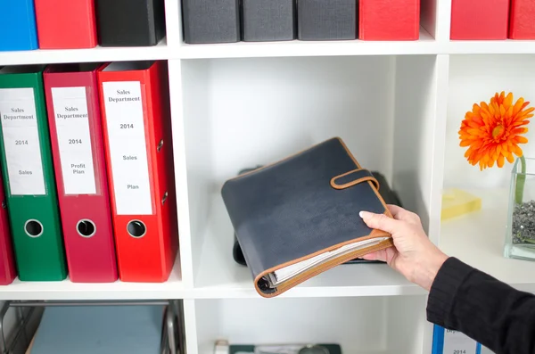Interesu wprowadzenie pamiętnik w półce — Zdjęcie stockowe