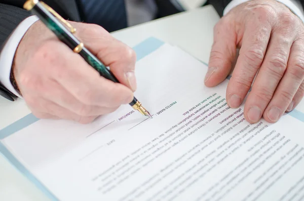 Signature of a contract — Stock Photo, Image