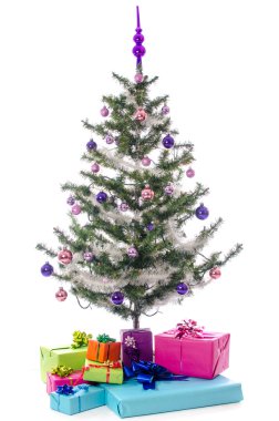 Noel ağacının altında hediyeler