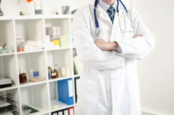 Doctor with arms crossed — Stock Photo, Image