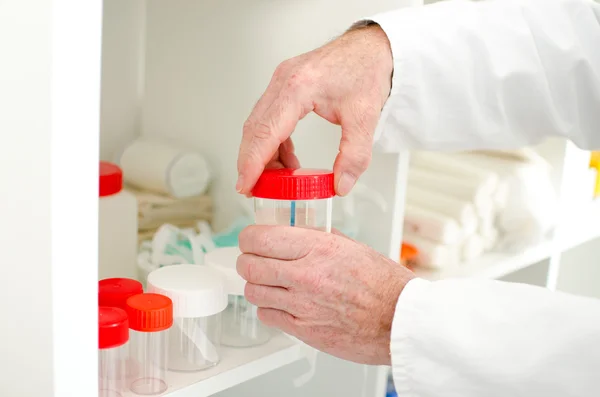 Doctor opening a sample container — Stock Photo, Image