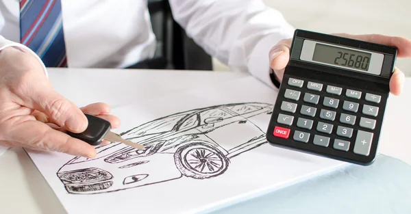 Car salesman showing the price of a car — Stock Photo, Image