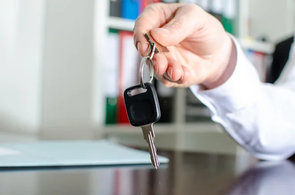 Salesman holding car key — Stock Photo, Image