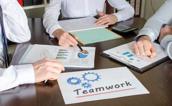 Gente de negocios trabajando juntos — Foto de Stock