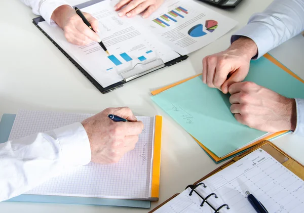 Gente de negocios trabajando juntos — Foto de Stock