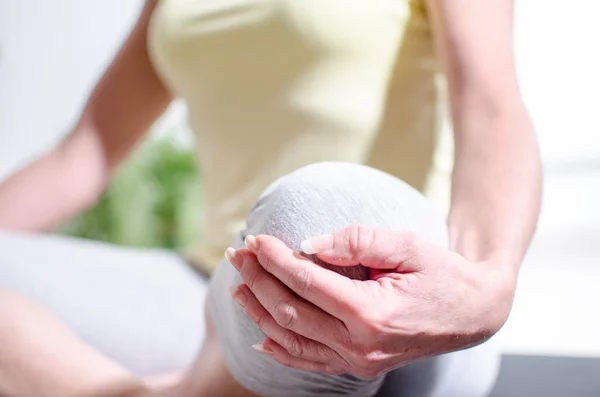 Woman doing yoga — Stock Photo, Image