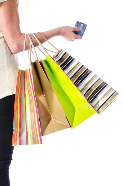 Mujer con bolsas de compras y tarjeta de crédito — Foto de Stock