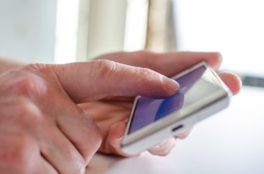 Bir smartphone kullanarak