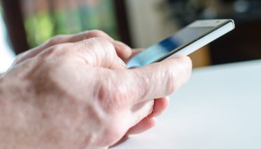 Bir smartphone kullanarak