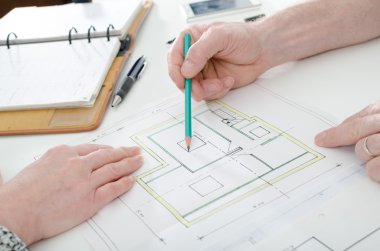 Mimar gösteren ev planları