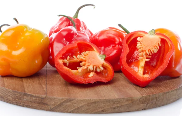 Färsk habanero paprika på skärbräda — Stockfoto