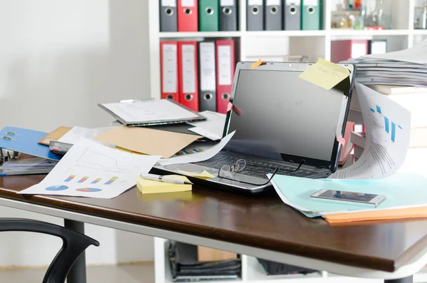 Untidy and cluttered desk — Stock Photo, Image