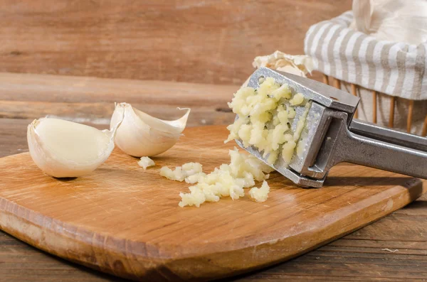 Fresh crushed garlic — Stock Photo, Image