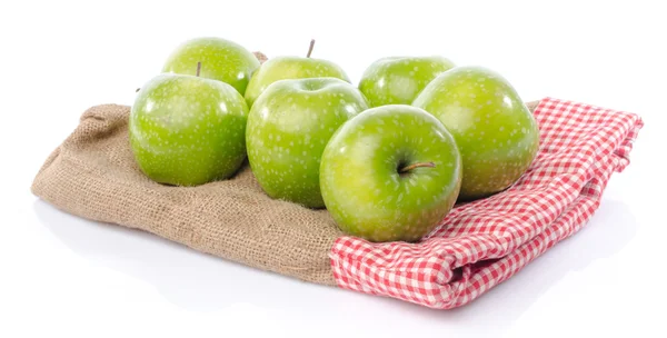 Manzanas verdes frescas en bolsa de arpillera —  Fotos de Stock