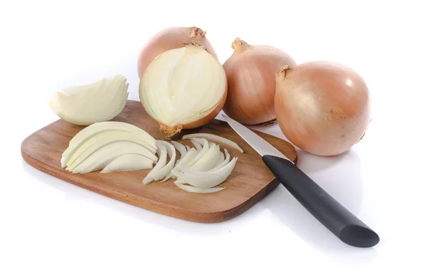 Whole and sliced onions on a cutting board — Stock Photo, Image