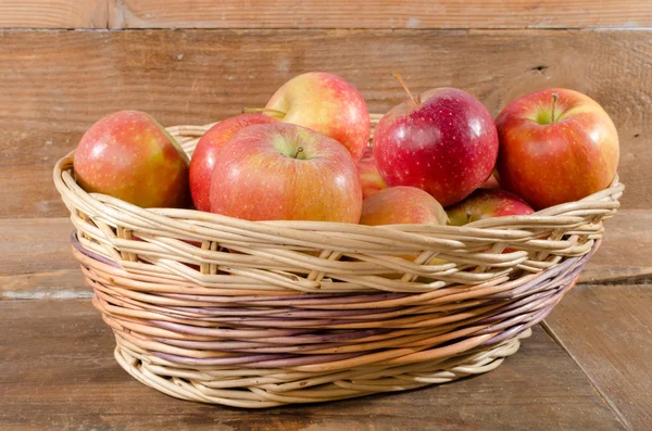 Tasty apples in a basket — Stock Photo, Image