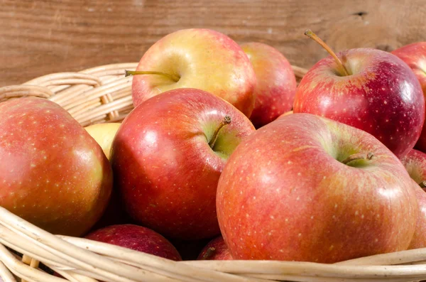 Tasty apples in a basket — Stock Photo, Image