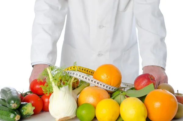 Doctor nutritionist in front of fruits and vegetables — Stock Photo, Image