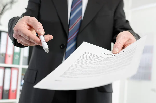 Businessman submitting a contract — Stock Photo, Image