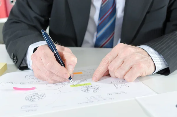 Businessman taking notes — Stock Photo, Image