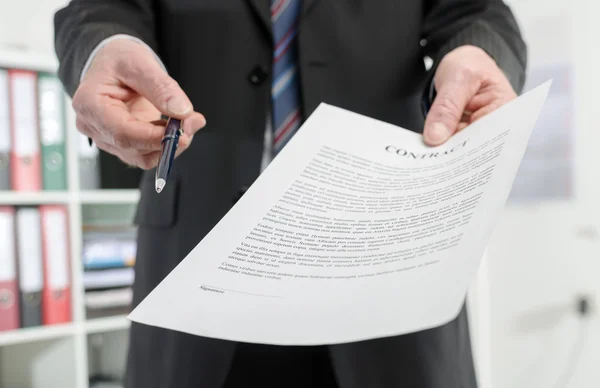 Businessman submitting a contract — Stock Photo, Image