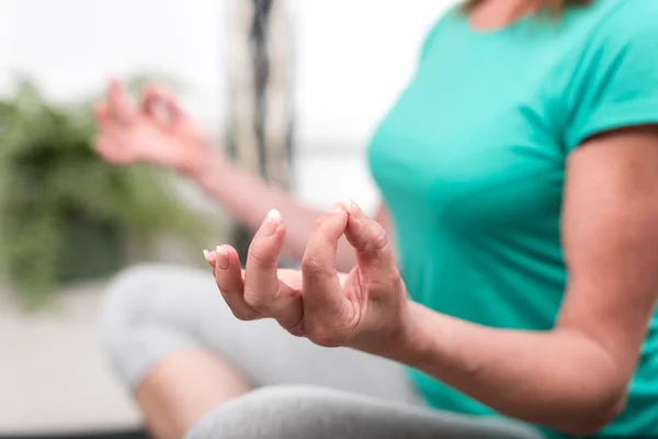 Woman doing yoga — Stock Photo, Image