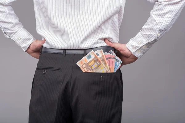 Affärsman med en massa pengar i fickan — Stockfoto