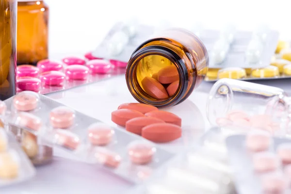 Farmasøytiske tabletter – stockfoto