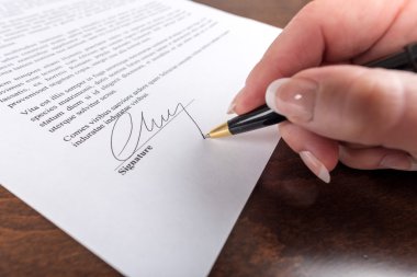 bir sözleşme imzalamadan el
