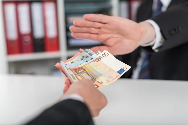 Mano che rifiuta un'offerta di denaro — Foto Stock