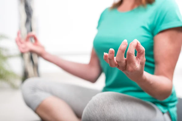 Woman doing yoga — Stock Photo, Image