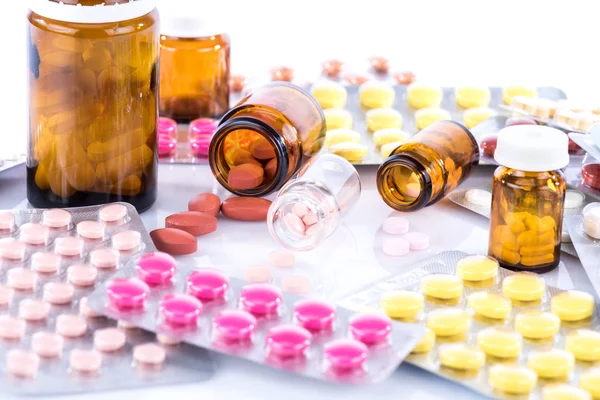 Farmasøytiske tabletter – stockfoto