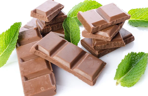 Cuadrados de chocolate con menta fresca — Foto de Stock
