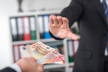 para teklifi reddeden işadamı el