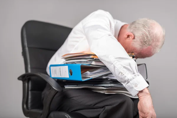 Geschäftsmann überladenes Konzept — Stockfoto