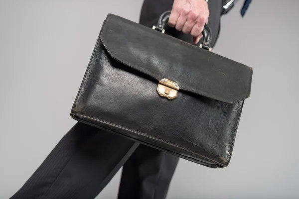 Businessman walking with his briefcase — Stock Photo, Image