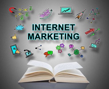 Açık bir kitabın üzerinde internet pazarlama kavramı