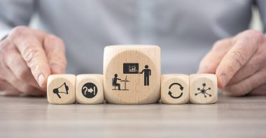 Koçluk sembollü tahta bloklar