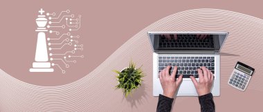 Dijital strateji kavramının sembolü olan dizüstü bilgisayar kullanan ellerin üst görünümü