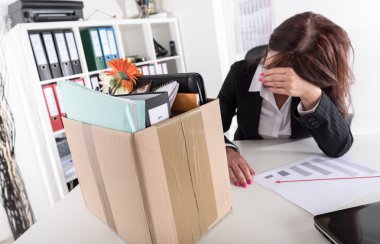 İş kadını kötü sonuçlar nedeniyle ateş