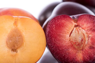 Yarım sulu sarı ve kiraz Erik