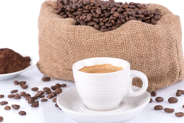 Kahve çekirdekleri ve toz kahve — Stok fotoğraf