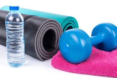 Fitness Ekipmanları ve bir su şişesi