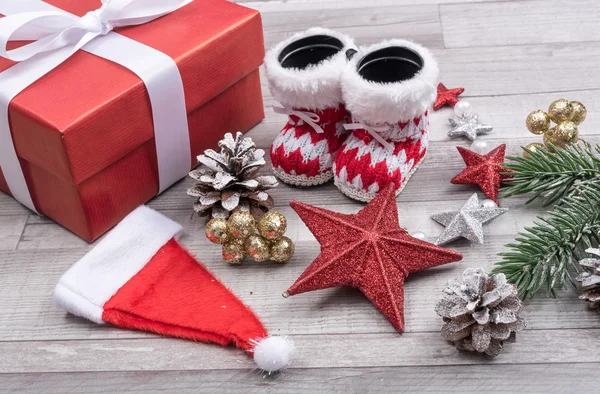 Santa boots and gift — Stock Photo, Image