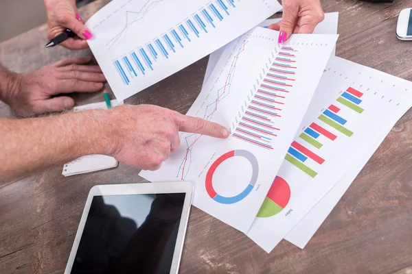 Trabajo en equipo y discusión — Foto de Stock