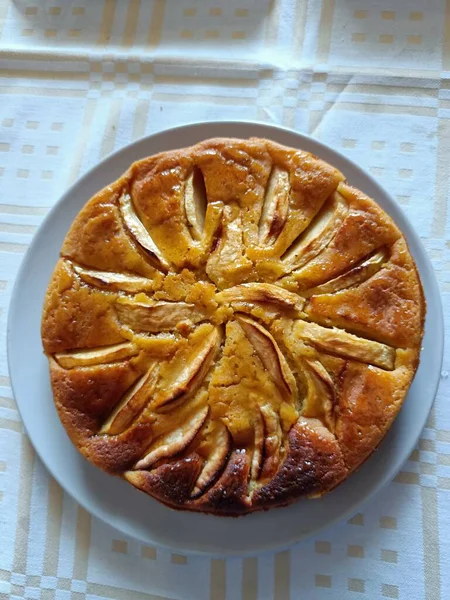 Tasty Fresh Homemade Apple Pie Cake Just Cooked Ready Cut — Stock Photo, Image