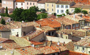 Avrupa'nın eski bir şehir kırmızı kiremit çatılar