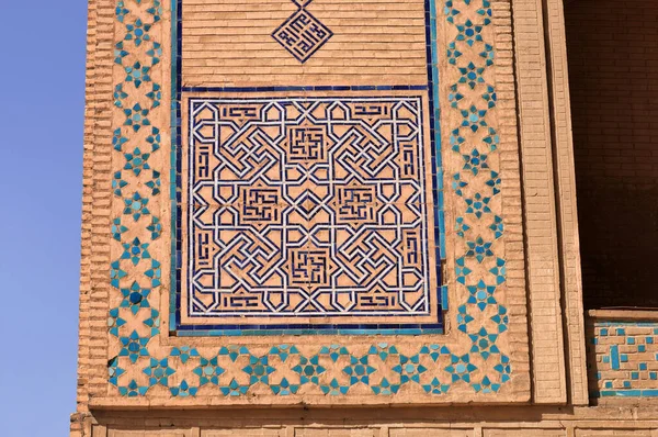 İsfahan Büyük Camii 771 yılında inşa edilmiştir. Takip eden yıllarda camiye ilave bölümler yapıldı. Cami Unesco 'nun dünya mirası listesinde. İsfahan, İran.